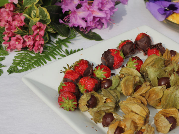Chocolate Dipped Physalis & Strawberries